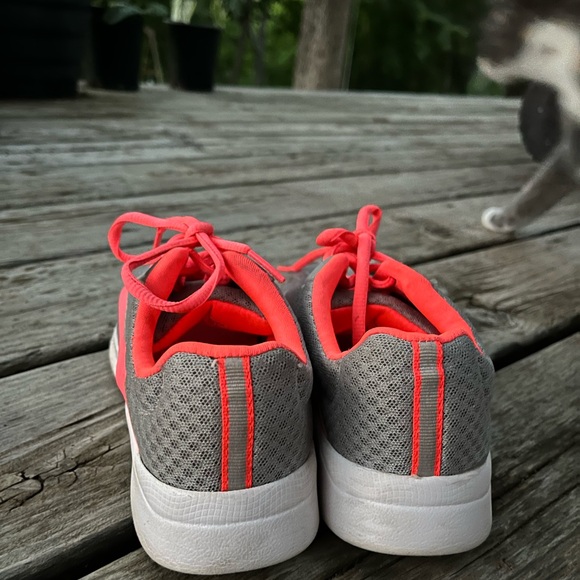 Girls Size 3 Tennis Gym Shoes Gray & Hot Pink/Orange Lightweight Sneakers - Picture 2 of 10